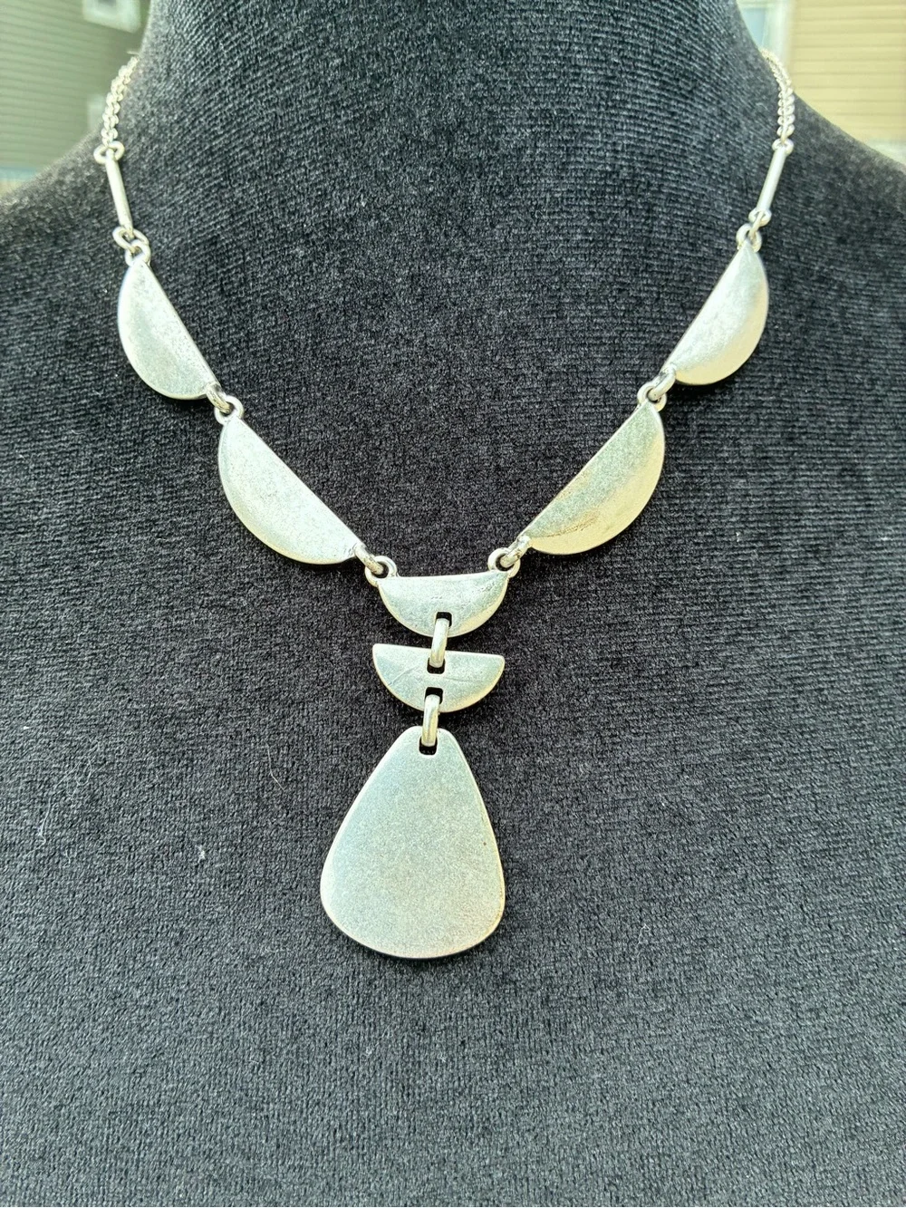 Sterling Silver Teardrop Link Necklace - Silver It’s has a small scratch